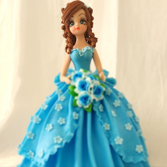 Beautiful Cold Porcelain Figurine Sweet Centerpiece Decoration.